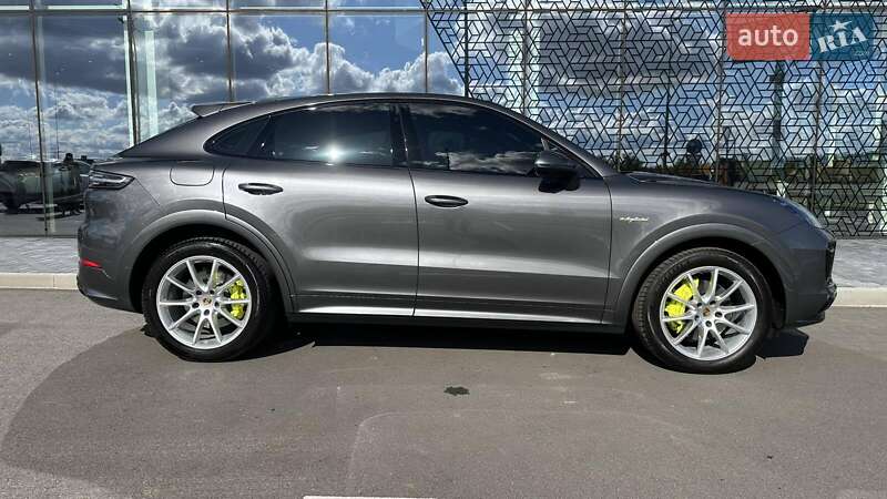 Внедорожник / Кроссовер Porsche Cayenne 2021 в Киеве