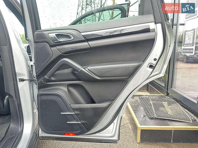 Внедорожник / Кроссовер Porsche Cayenne 2013 в Харькове