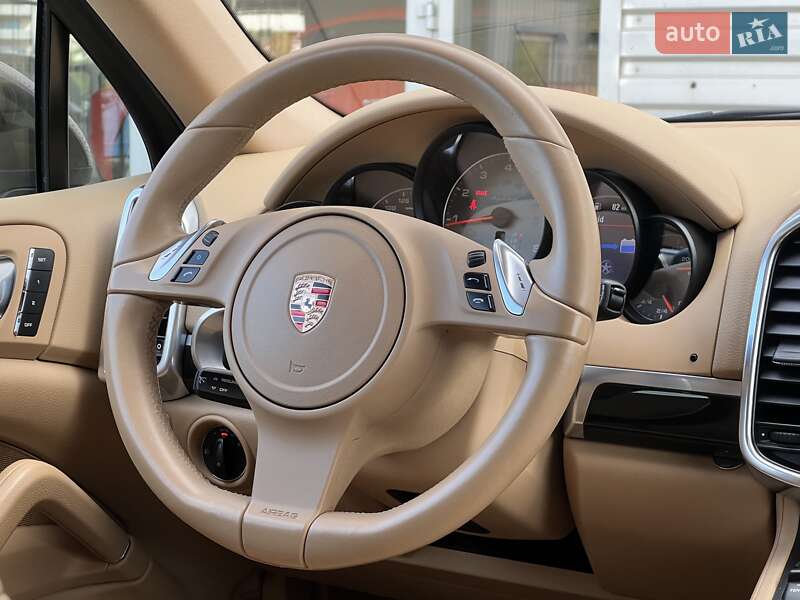 Внедорожник / Кроссовер Porsche Cayenne 2012 в Киеве