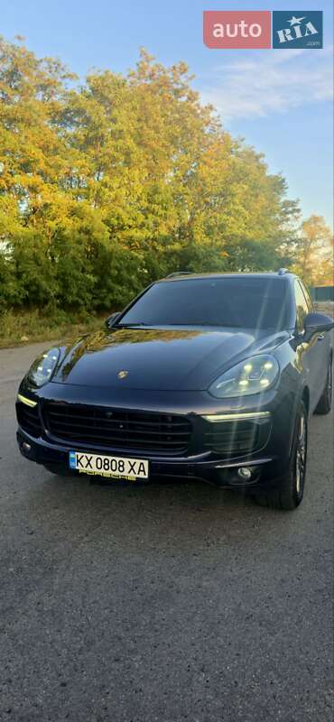Внедорожник / Кроссовер Porsche Cayenne 2017 в 