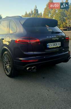 Внедорожник / Кроссовер Porsche Cayenne 2017 в 