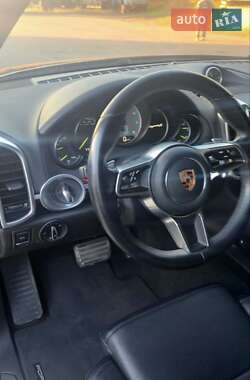 Внедорожник / Кроссовер Porsche Cayenne 2017 в 