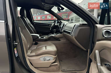 Внедорожник / Кроссовер Porsche Cayenne 2012 в 