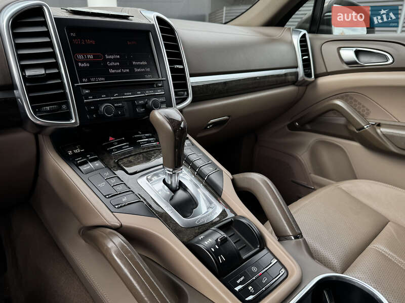 Внедорожник / Кроссовер Porsche Cayenne 2012 в Киеве