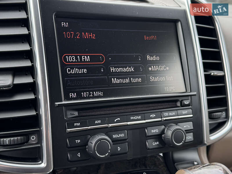 Внедорожник / Кроссовер Porsche Cayenne 2012 в Киеве