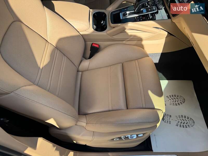Позашляховик / Кросовер Porsche Cayenne 2019 в Києві