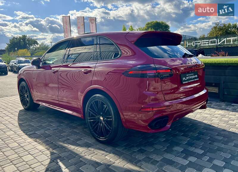 Внедорожник / Кроссовер Porsche Cayenne 2015 в Киеве