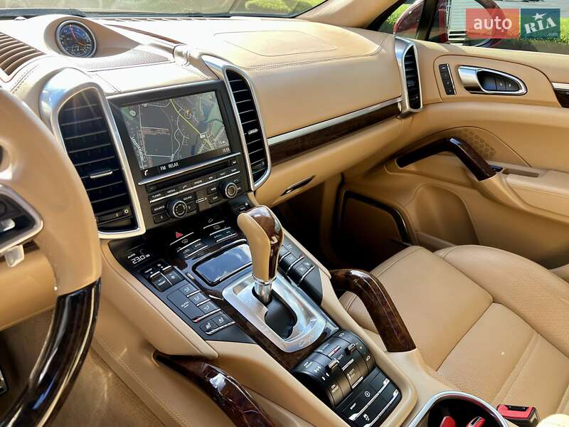 Внедорожник / Кроссовер Porsche Cayenne 2015 в Киеве