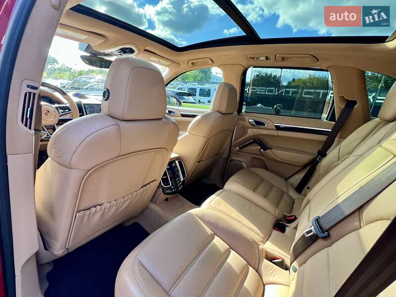 Внедорожник / Кроссовер Porsche Cayenne 2015 в Киеве