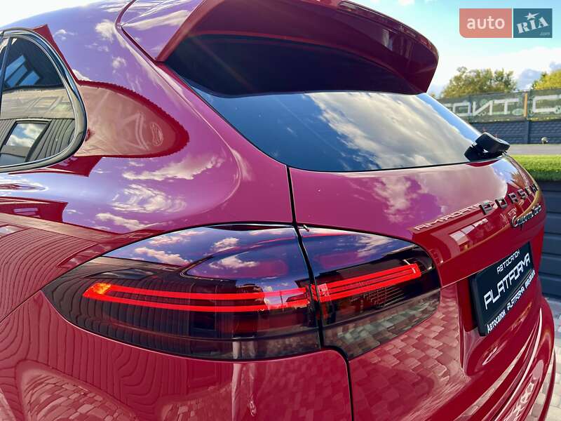 Внедорожник / Кроссовер Porsche Cayenne 2015 в Киеве