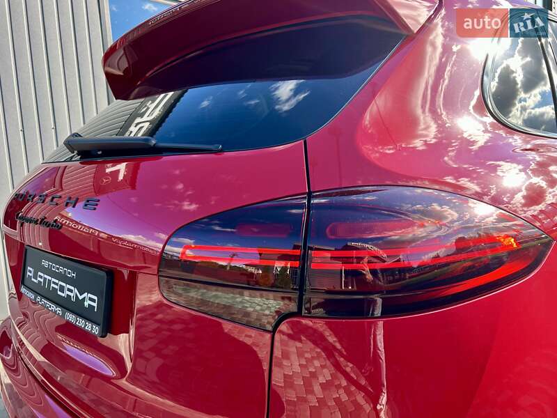 Внедорожник / Кроссовер Porsche Cayenne 2015 в Киеве