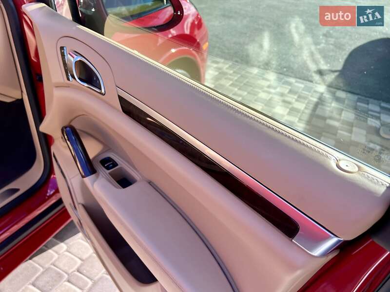 Внедорожник / Кроссовер Porsche Cayenne 2015 в Киеве