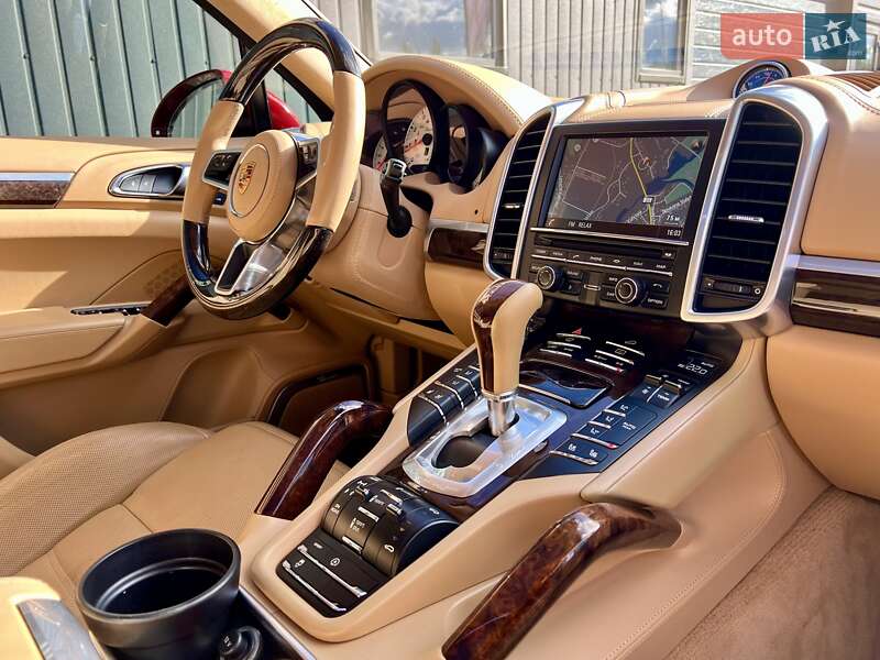 Внедорожник / Кроссовер Porsche Cayenne 2015 в Киеве