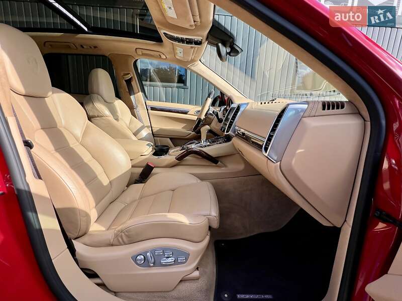 Внедорожник / Кроссовер Porsche Cayenne 2015 в Киеве