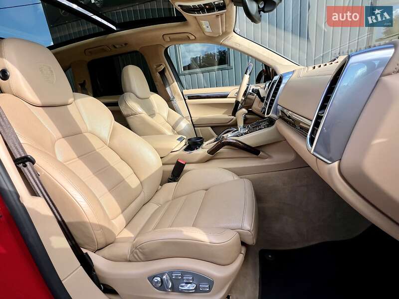 Внедорожник / Кроссовер Porsche Cayenne 2015 в Киеве