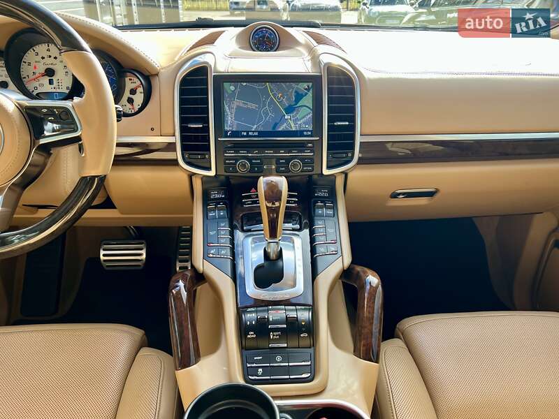 Внедорожник / Кроссовер Porsche Cayenne 2015 в Киеве