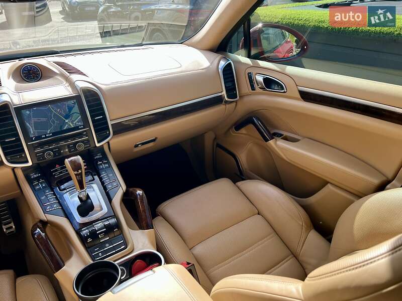 Внедорожник / Кроссовер Porsche Cayenne 2015 в Киеве