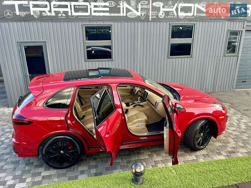 Внедорожник / Кроссовер Porsche Cayenne 2015 в Киеве