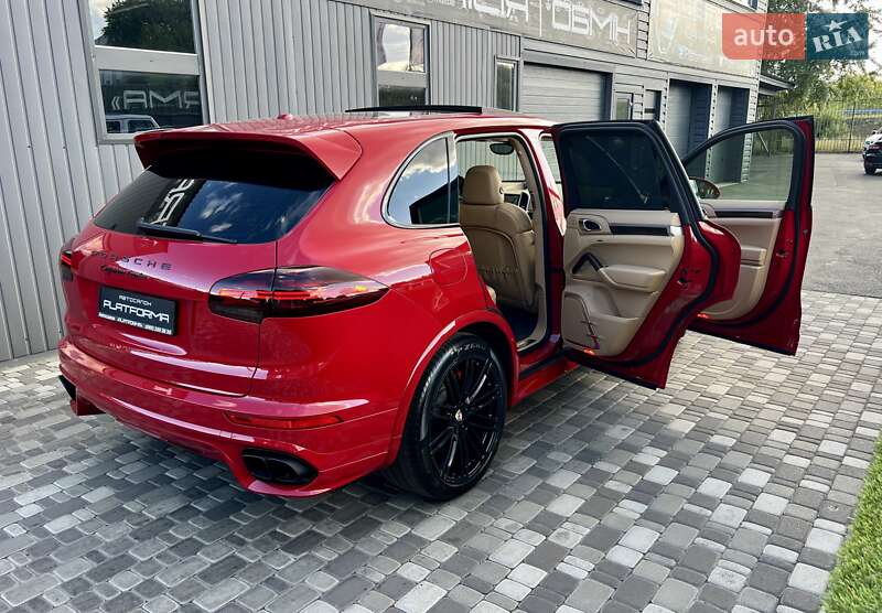 Внедорожник / Кроссовер Porsche Cayenne 2015 в Киеве