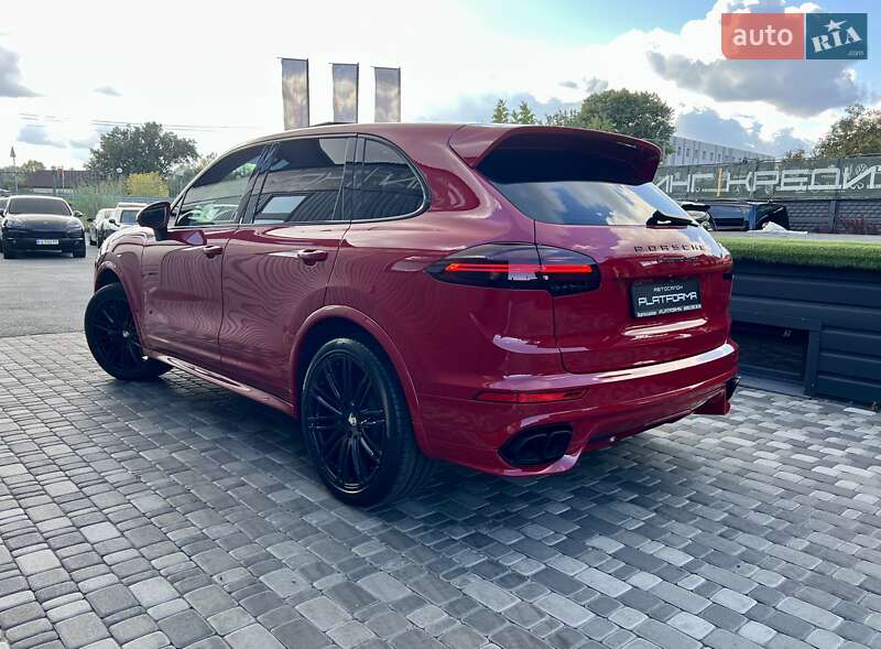 Внедорожник / Кроссовер Porsche Cayenne 2015 в Киеве