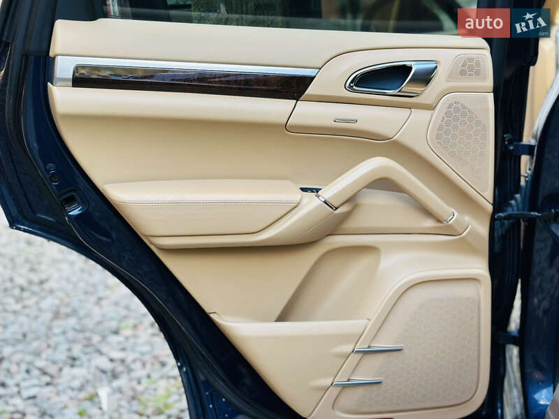 Внедорожник / Кроссовер Porsche Cayenne 2013 в Львове