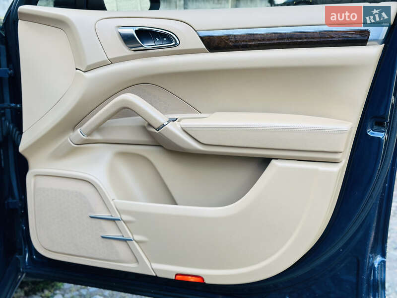 Внедорожник / Кроссовер Porsche Cayenne 2013 в Львове