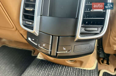 Внедорожник / Кроссовер Porsche Cayenne 2014 в 