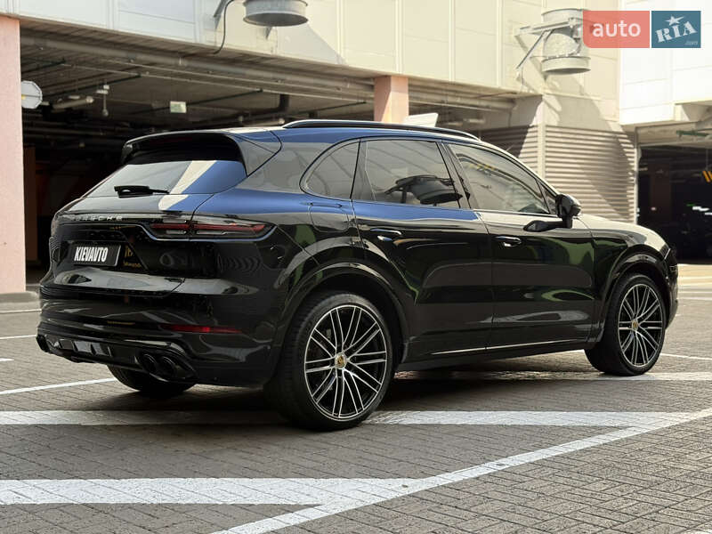 Позашляховик / Кросовер Porsche Cayenne 2021 в Києві