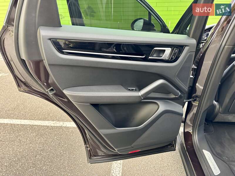 Позашляховик / Кросовер Porsche Cayenne 2018 в Києві