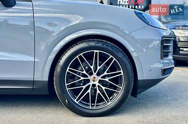 Позашляховик / Кросовер Porsche Cayenne 2024 в 