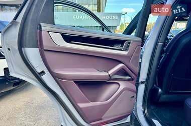 Позашляховик / Кросовер Porsche Cayenne 2024 в 