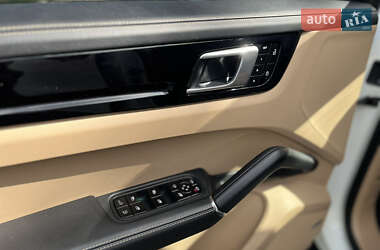 Позашляховик / Кросовер Porsche Cayenne 2019 в 