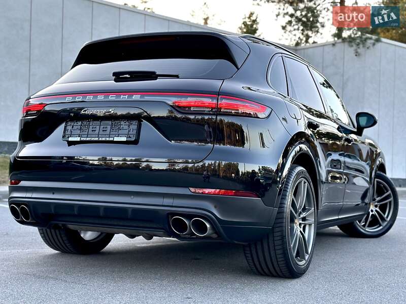Внедорожник / Кроссовер Porsche Cayenne 2017 в Киеве
