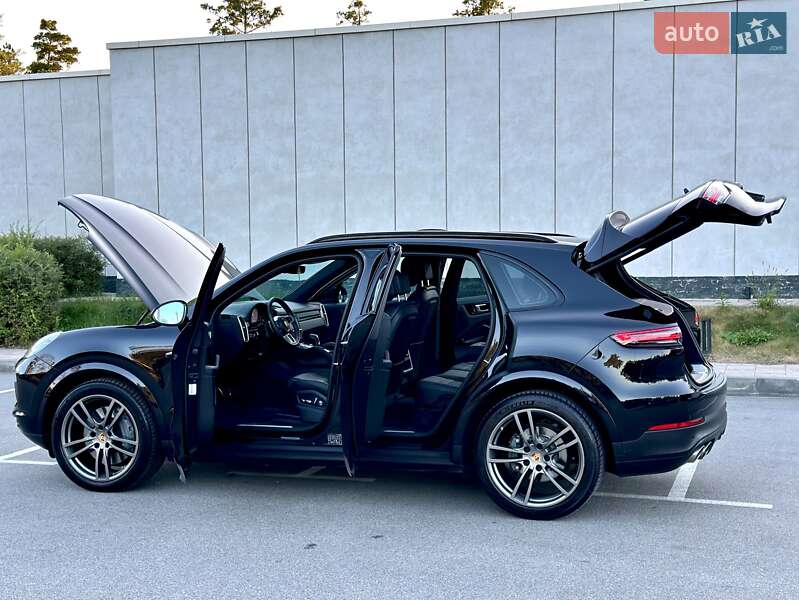 Внедорожник / Кроссовер Porsche Cayenne 2017 в Киеве