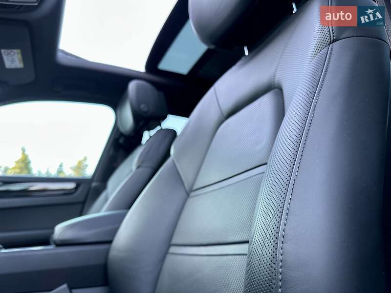 Внедорожник / Кроссовер Porsche Cayenne 2017 в Киеве