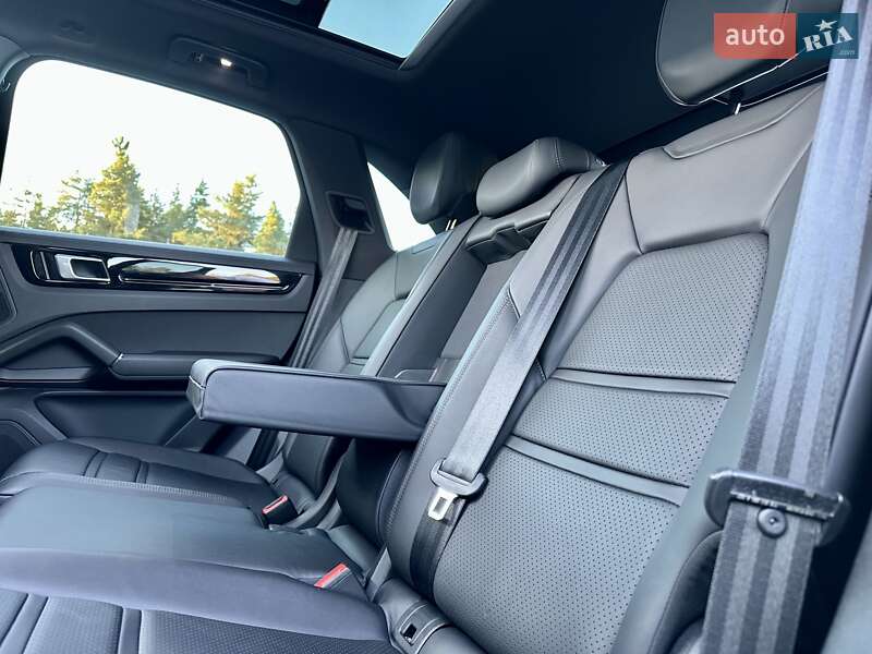Внедорожник / Кроссовер Porsche Cayenne 2017 в Киеве