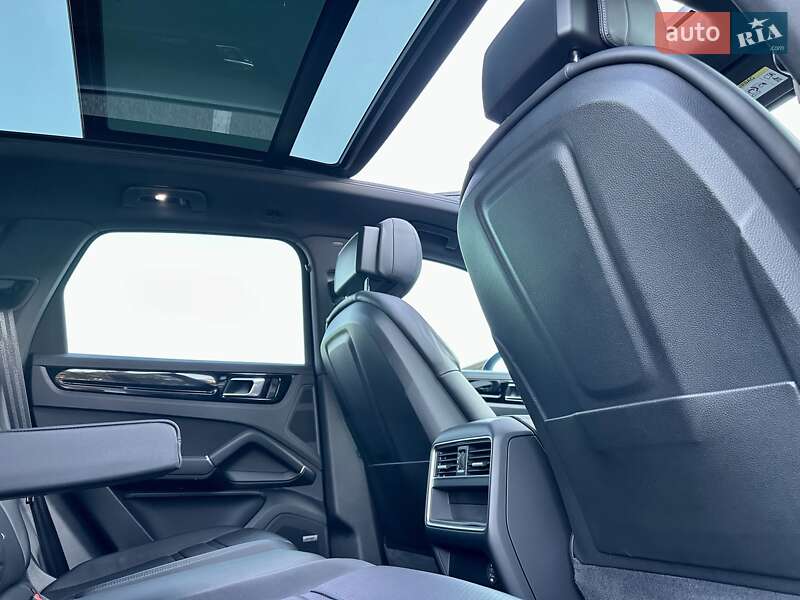 Внедорожник / Кроссовер Porsche Cayenne 2017 в Киеве