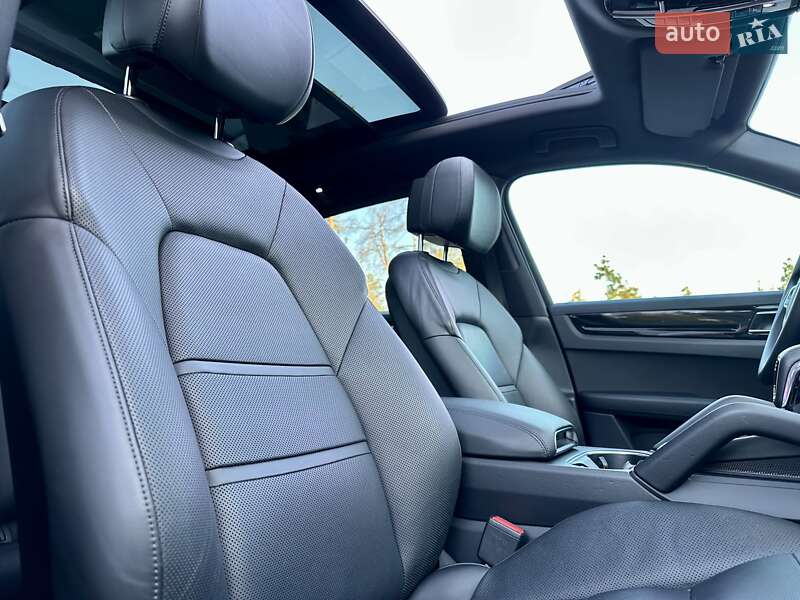 Внедорожник / Кроссовер Porsche Cayenne 2017 в Киеве