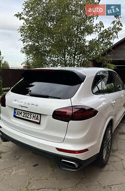Внедорожник / Кроссовер Porsche Cayenne 2017 в 