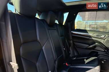 Внедорожник / Кроссовер Porsche Cayenne 2011 в 