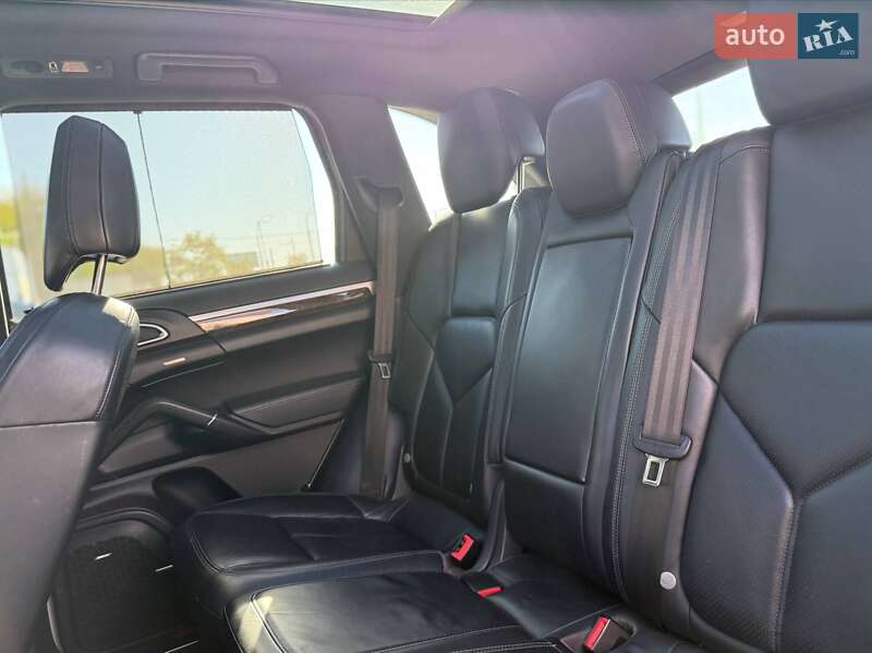 Внедорожник / Кроссовер Porsche Cayenne 2011 в Киеве