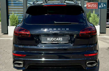 Внедорожник / Кроссовер Porsche Cayenne 2017 в 