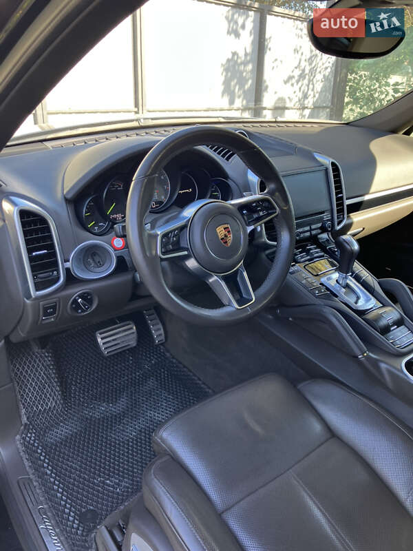 Позашляховик / Кросовер Porsche Cayenne 2017 в Кам'янець-Подільському