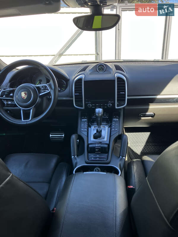 Позашляховик / Кросовер Porsche Cayenne 2017 в Кам'янець-Подільському