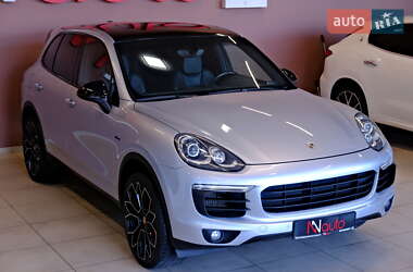 Позашляховик / Кросовер Porsche Cayenne 2015 в 