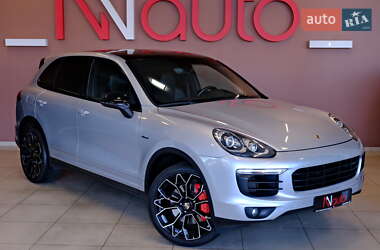 Позашляховик / Кросовер Porsche Cayenne 2015 в 