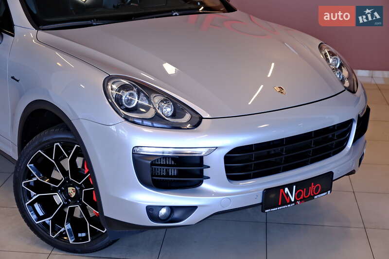 Внедорожник / Кроссовер Porsche Cayenne 2015 в Одессе