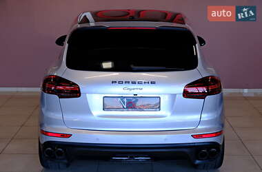 Позашляховик / Кросовер Porsche Cayenne 2015 в 