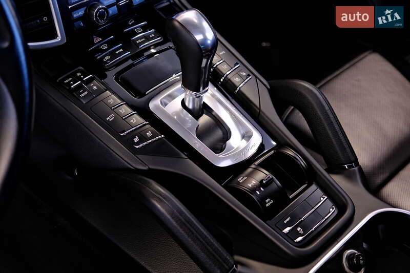 Внедорожник / Кроссовер Porsche Cayenne 2015 в Одессе