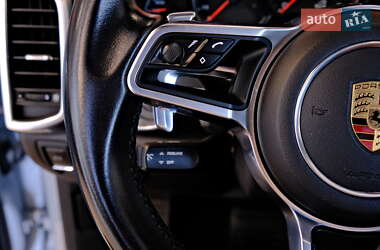 Позашляховик / Кросовер Porsche Cayenne 2015 в 
